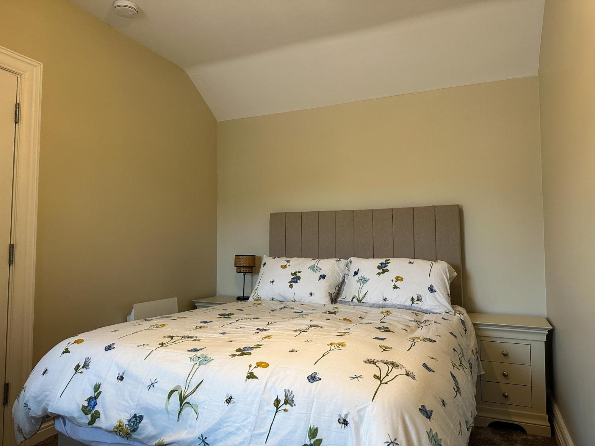 Adams Complex Apartment Tullamore Bagian luar foto