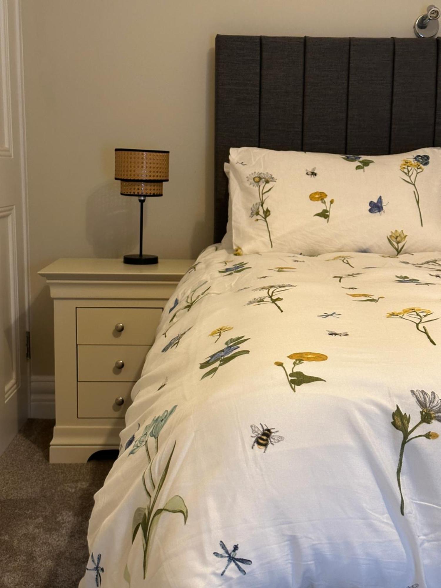 Adams Complex Apartment Tullamore Bagian luar foto