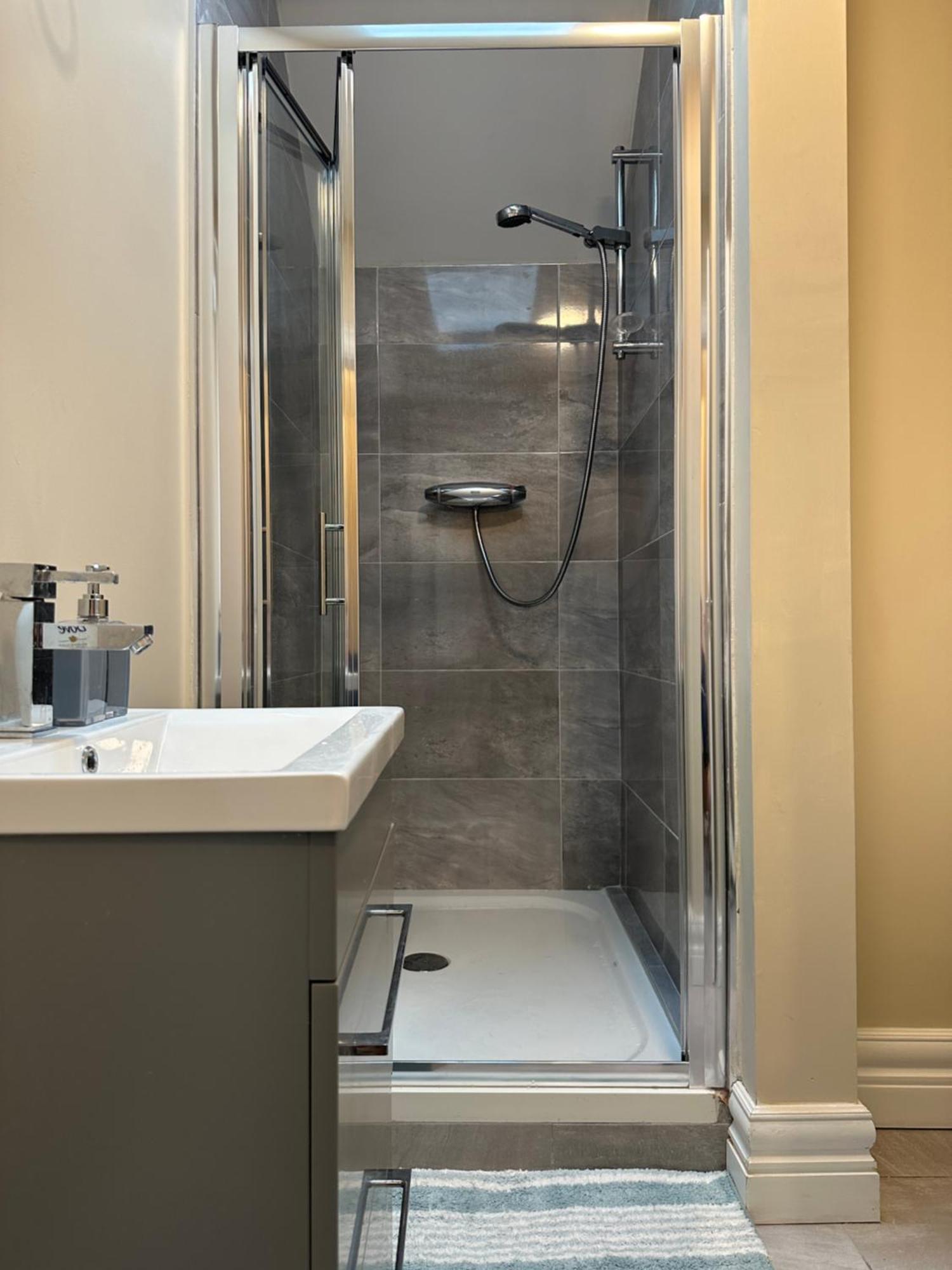 Adams Complex Apartment Tullamore Bagian luar foto